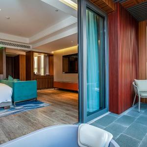 Deluxe King Room  (No Hot Spring)