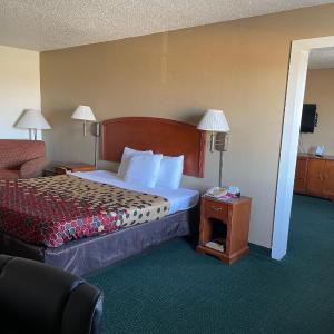King Suite - Accessible/Non-Smoking