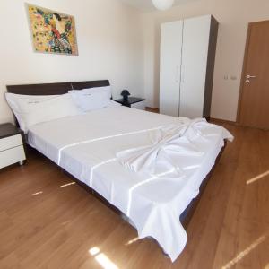 One-Bedroom Apartment (2 Adults)