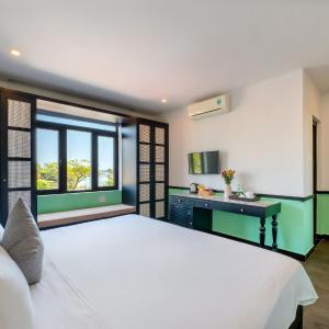 Double or Twin Room with City View