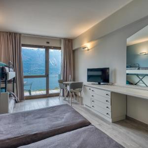 Deluxe Triple Room with Lake View