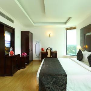 Executive Suite with Living Room