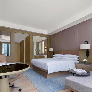 Deluxe King Guest Room with City View