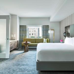 Executive Suite, 1 Bedroom Suite, 1 King, Sofa bed