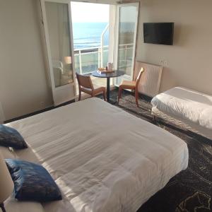 Triple Room with Balcony and Sea View
