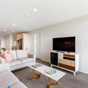 TWO-BEDROOM EXECUTIVE SUITE WITH CITY VIEWS (King+2S)