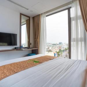 Queen Room with Balcony