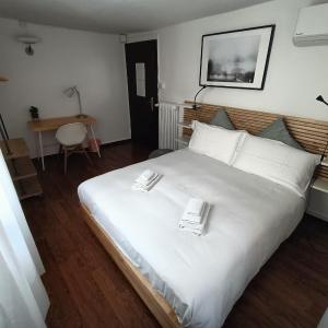 Single Room with Shared Bathroom