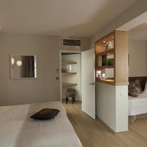 Deluxe Triple Room with Street View