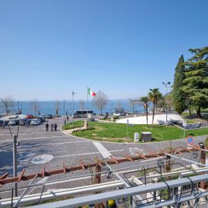 Double Room with Balcony and Lake View