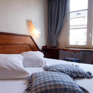 Cozy Double Room with Cathedral View