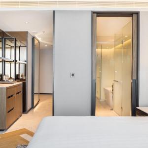 Deluxe with Lounge Access