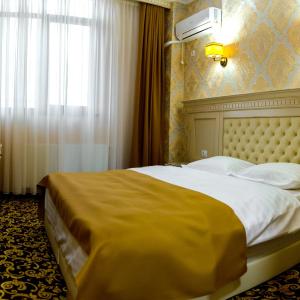 Deluxe Room (2 Adults + 1 Child)