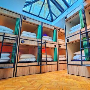 Pod in a Mixed Dorm