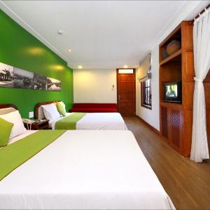 Deluxe Family Room