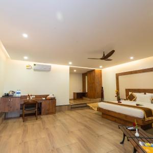 Junior Suite with Garden View
