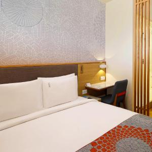 Queen Room - Accessible