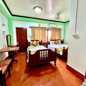 Triple Room with City View