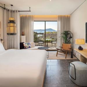Deluxe Bay, Guest room, Partial Sea view, Balcony