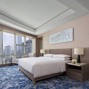 Executive Suite with Club Benefit