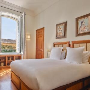 Classic Double Room with Pool View 