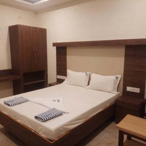 Deluxe Double Room (2 Adults + 1 Child)