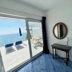 Deluxe Triple Room with Terrace and Sea View