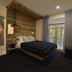 Grohl Queen Room