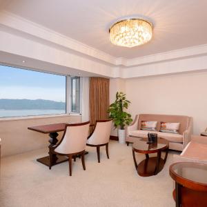 Executive Suite with Lake View