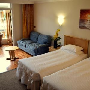 Twin Atrium Room