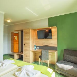 Double Room (1 Adult + 1 Child)