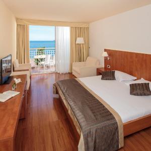 Premium Room with Balcony, Sea Side - extra bed