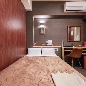 Double Room with Small Double Bed - Smoking - Late Check-In 22:00