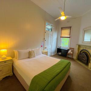 Queen Room, Shared Bathroom