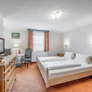 Deluxe Double Room with Shower