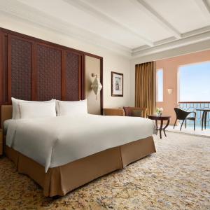 Deluxe King Room with Sea View