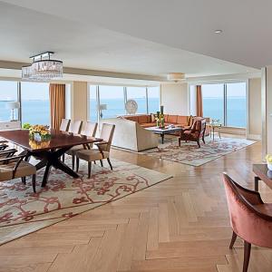 Signature Suite with Lake View