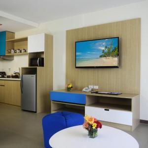 One-Bedroom Suite with Kitchen