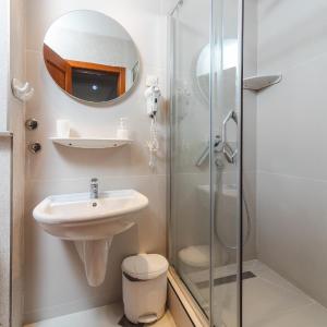 Standard Triple Room with Terrace (25)