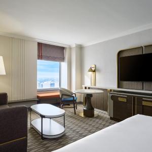 Deluxe Guest Room, King Bed