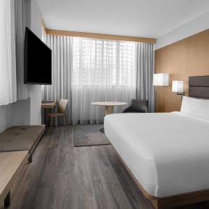 Guest room, King, Corner room, High floor