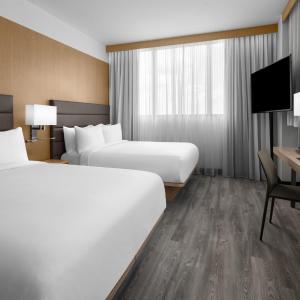 Guest room, 2 Queen, Corner room, High floor