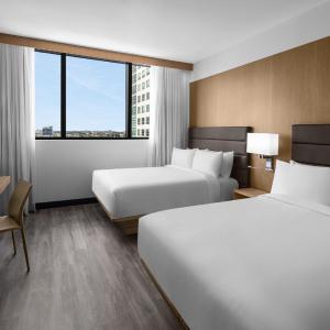 Guest room, Skyline view, High floor