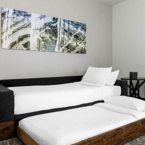 One-Bedroom King Suite with Trundle Sofa