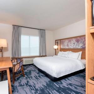 King Room with Roll-In Shower - Mobility Access/Hearing Accessible