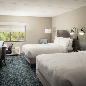 Queen Room with Two Queen Beds - Hearing Accessible