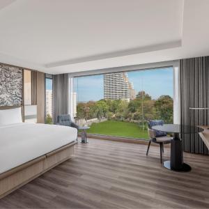 Deluxe King Room with City View