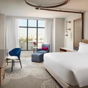 King Room with Roll-In Shower - Disability Access