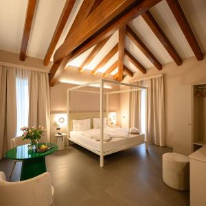 Junior Suite with Balcony