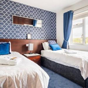 Twin Room with Shared Bathroom